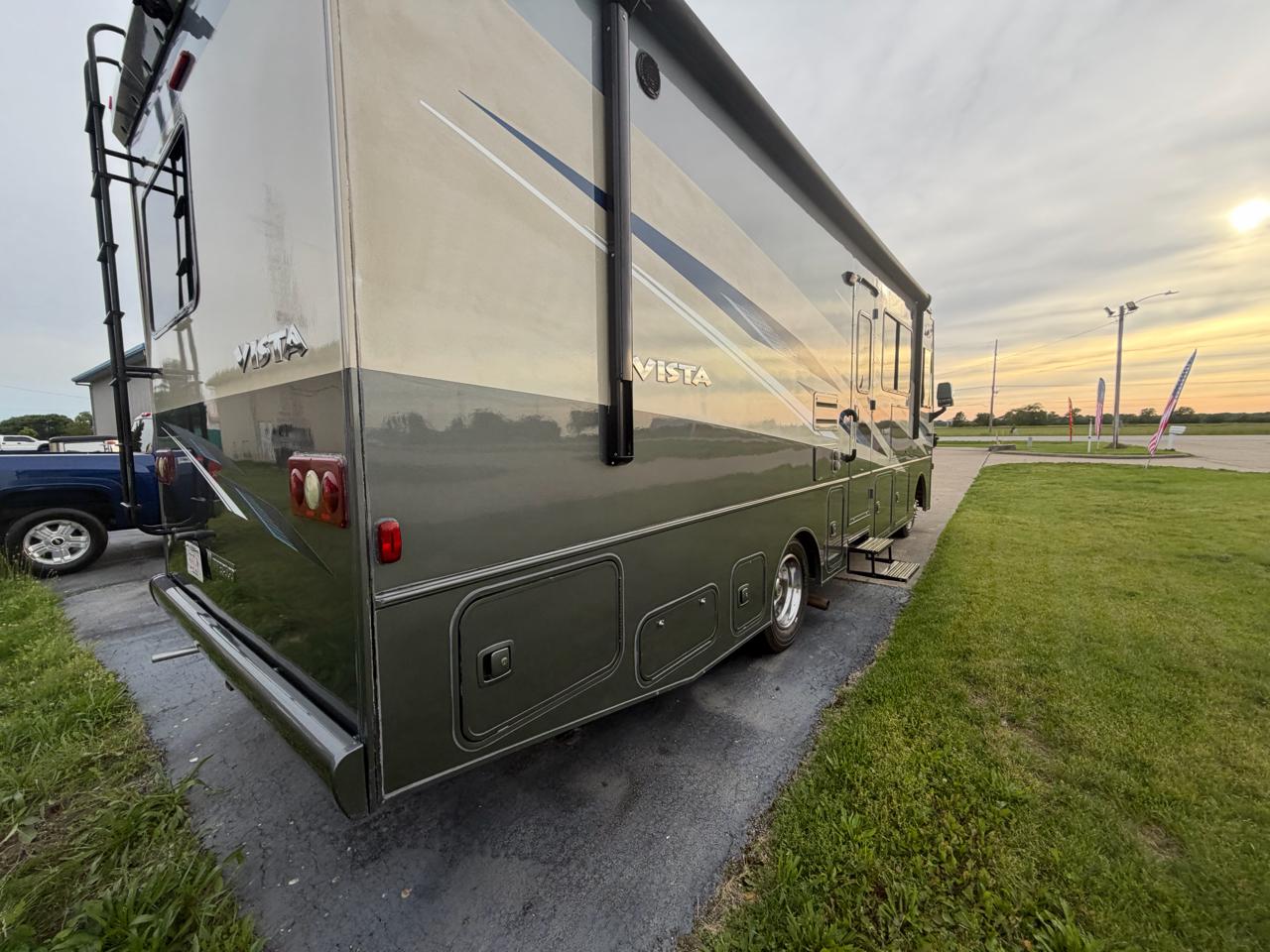 Winnebago Vista  2020