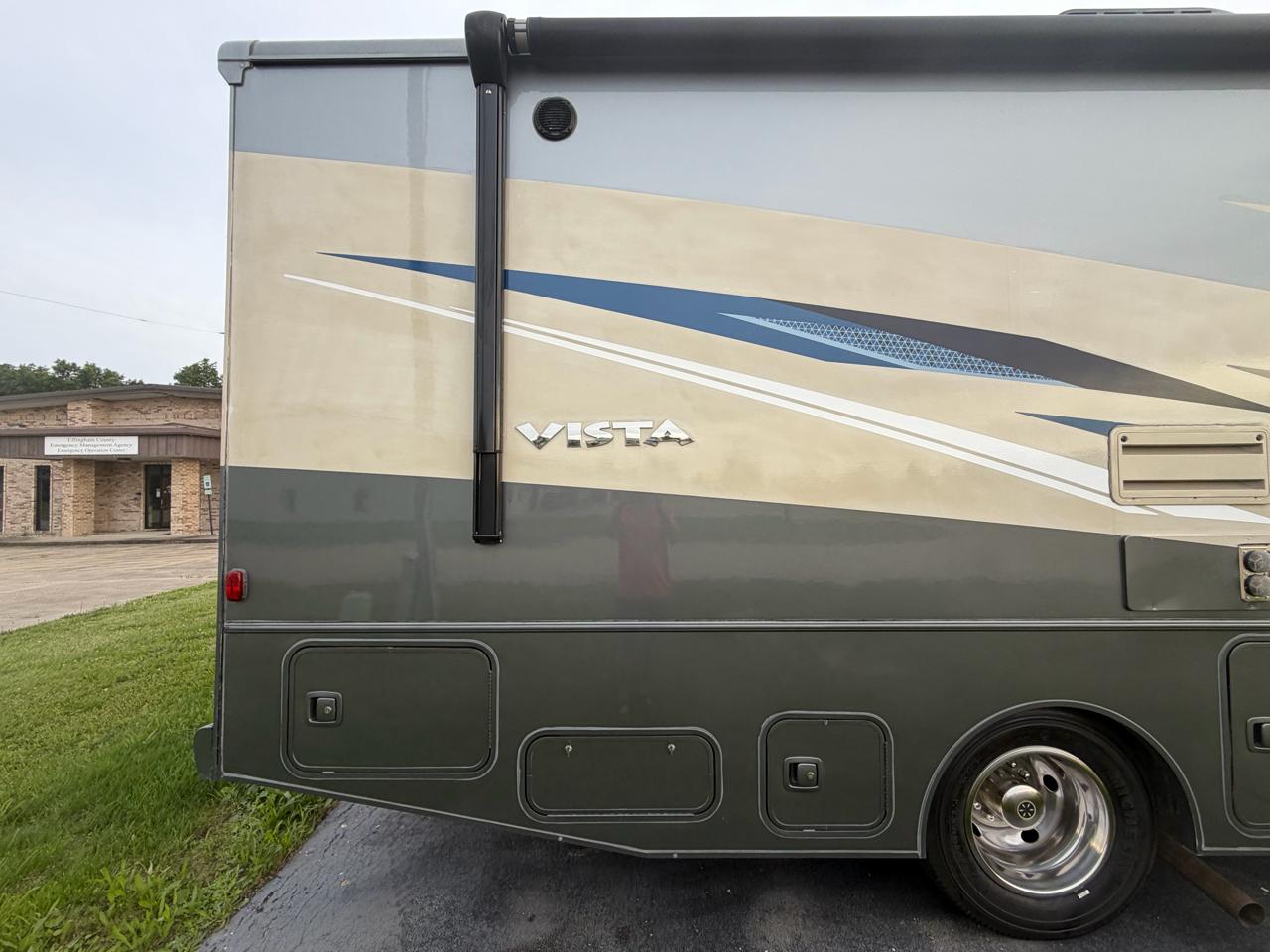 Winnebago Vista  2020