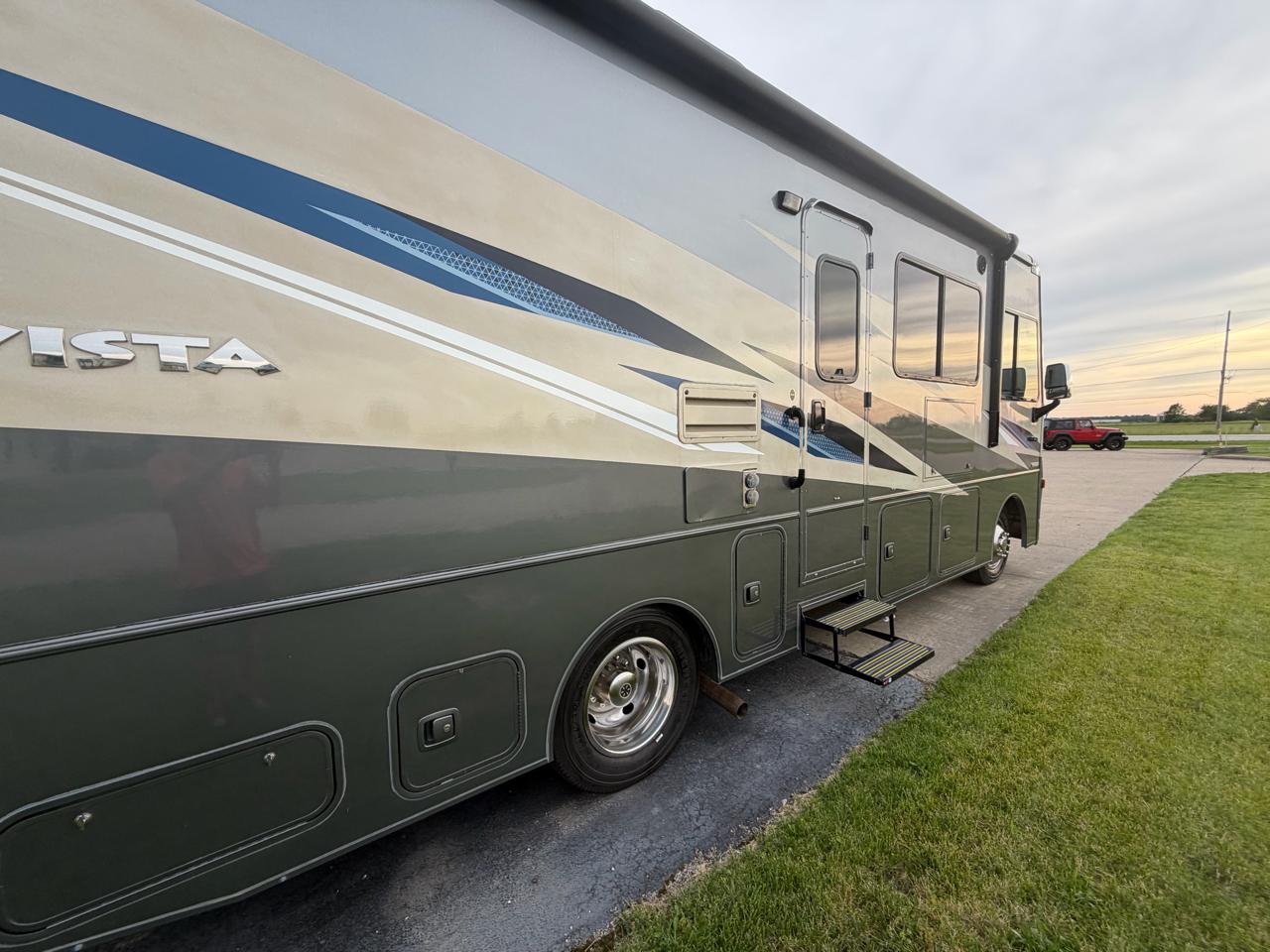 Winnebago Vista  2020
