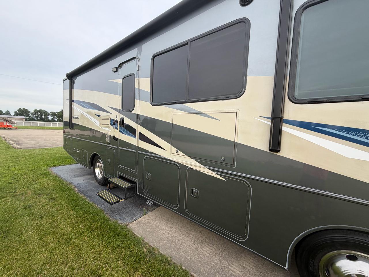 Winnebago Vista  2020