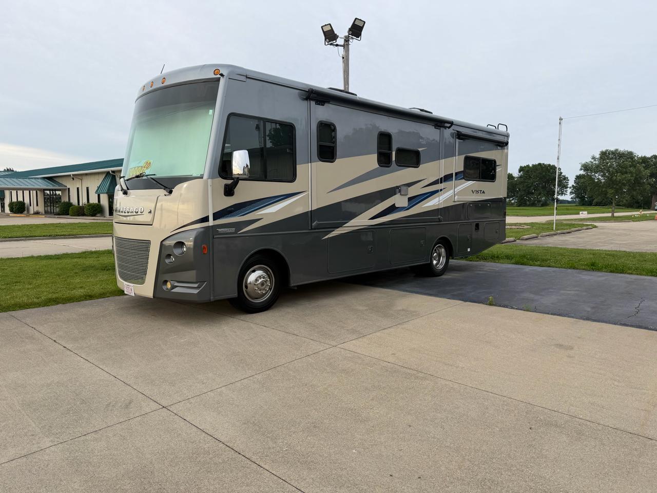 Winnebago Vista  2020