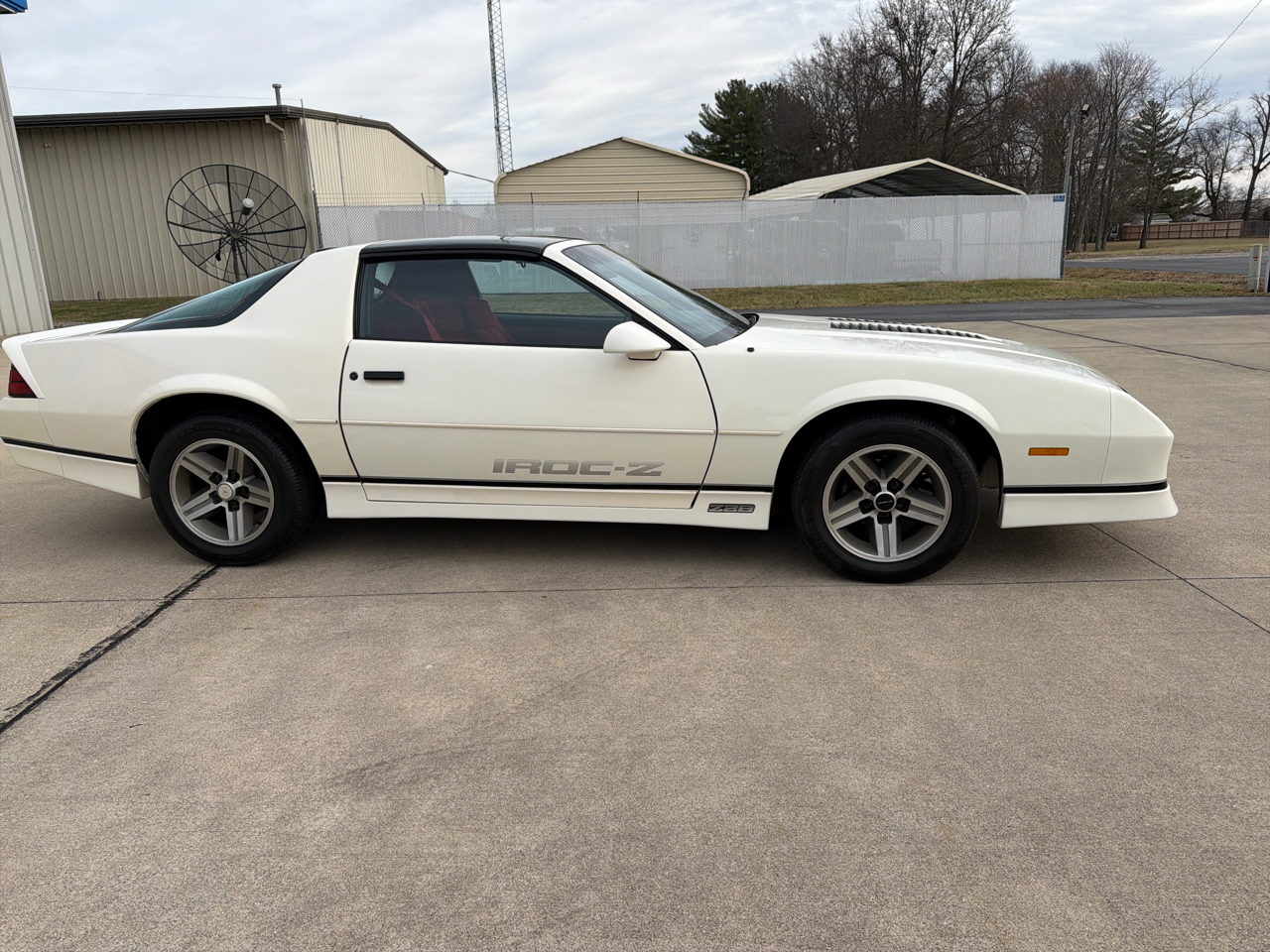 Chevrolet Camaro 2dr Coupe IROC Z 1986