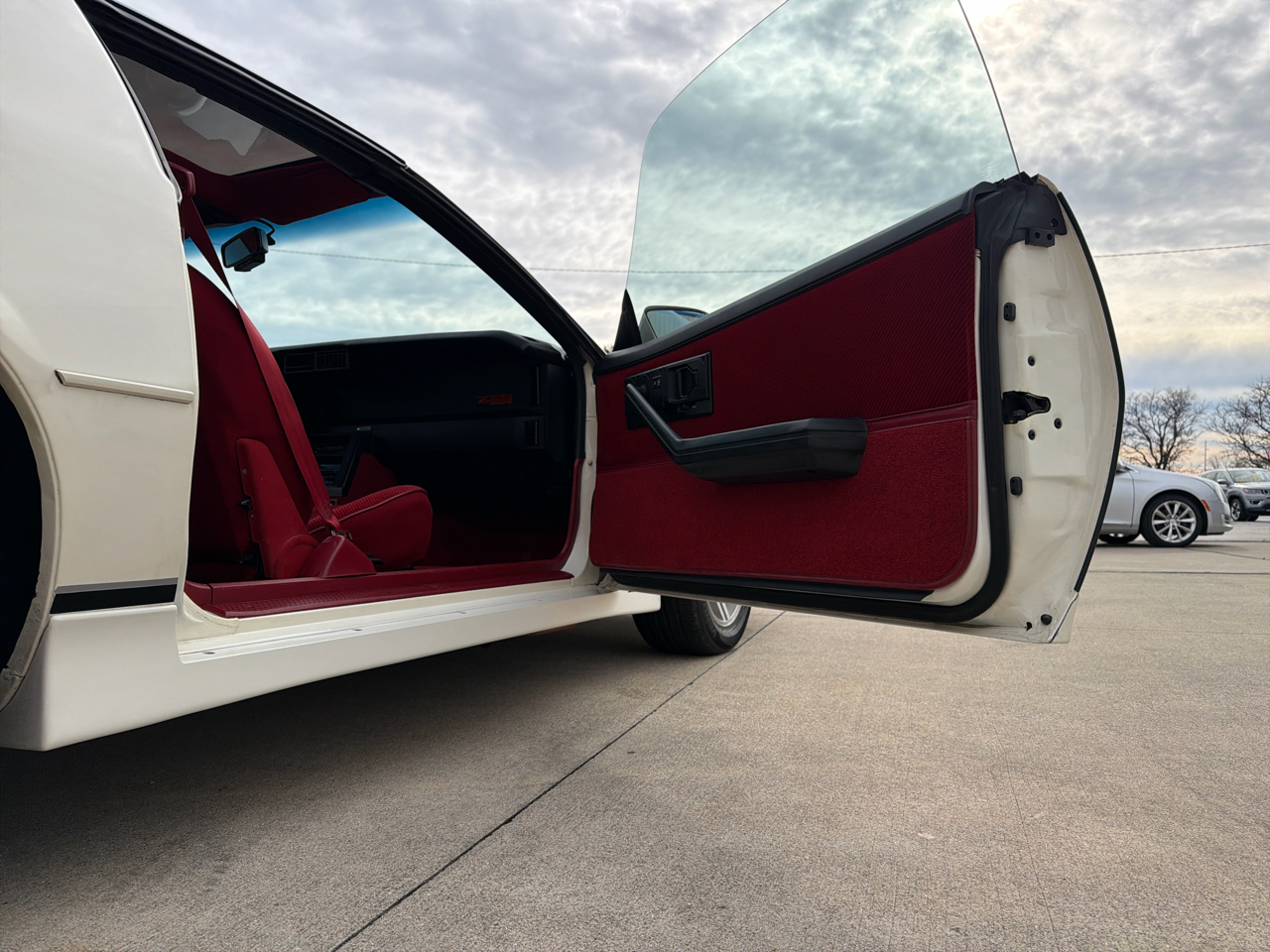 Chevrolet Camaro 2dr Coupe IROC Z 1986