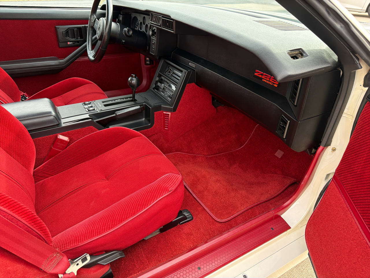 Chevrolet Camaro 2dr Coupe IROC Z 1986