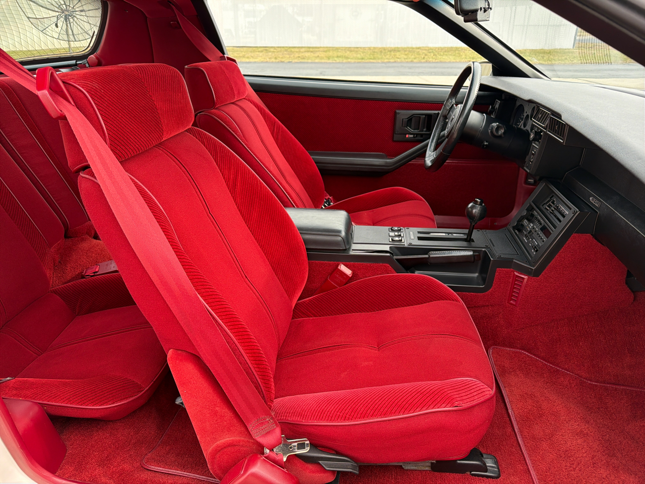 Chevrolet Camaro 2dr Coupe IROC Z 1986