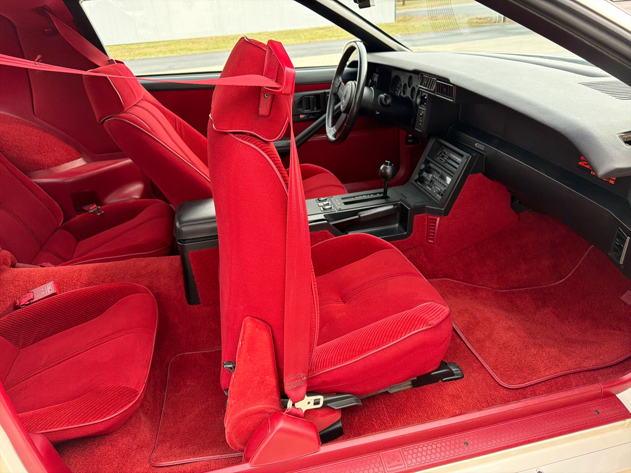 Chevrolet Camaro 2dr Coupe IROC Z 1986