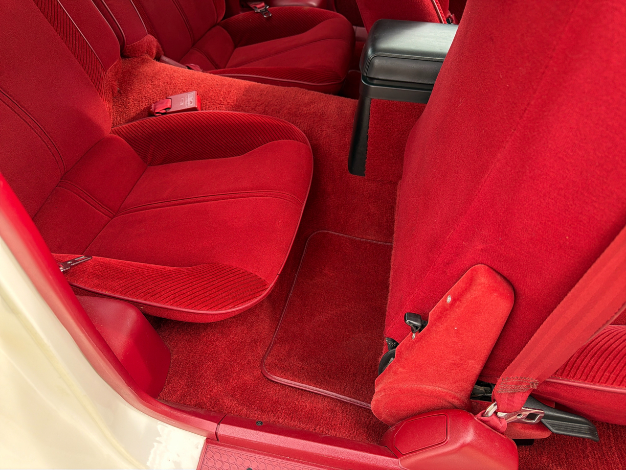 Chevrolet Camaro 2dr Coupe IROC Z 1986