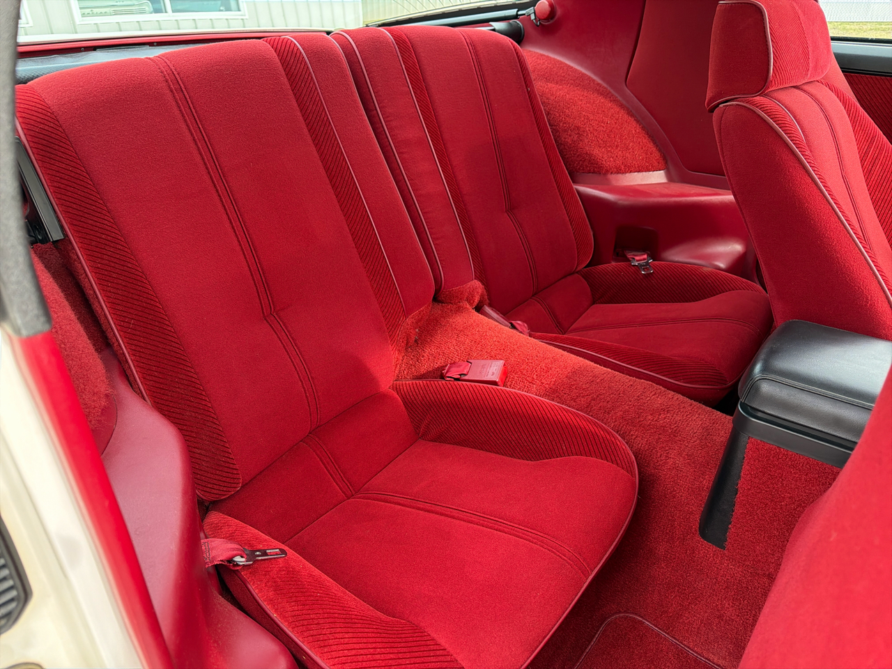 Chevrolet Camaro 2dr Coupe IROC Z 1986