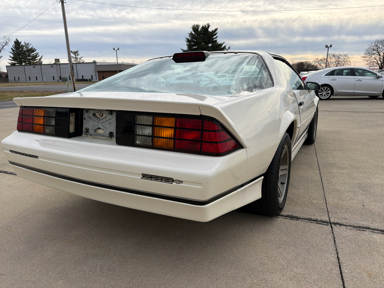 Chevrolet Camaro 2dr Coupe IROC Z 1986