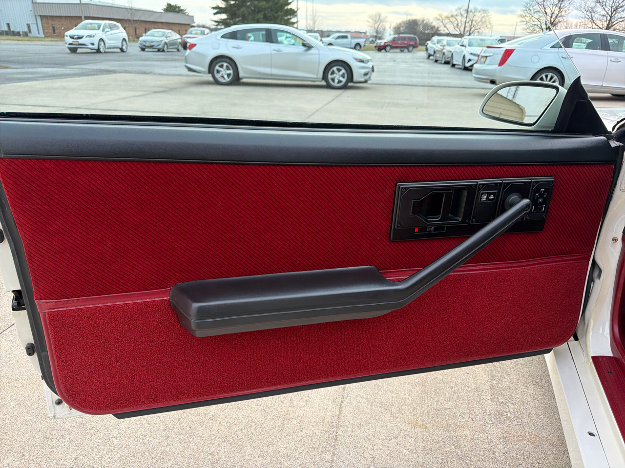 Chevrolet Camaro 2dr Coupe IROC Z 1986