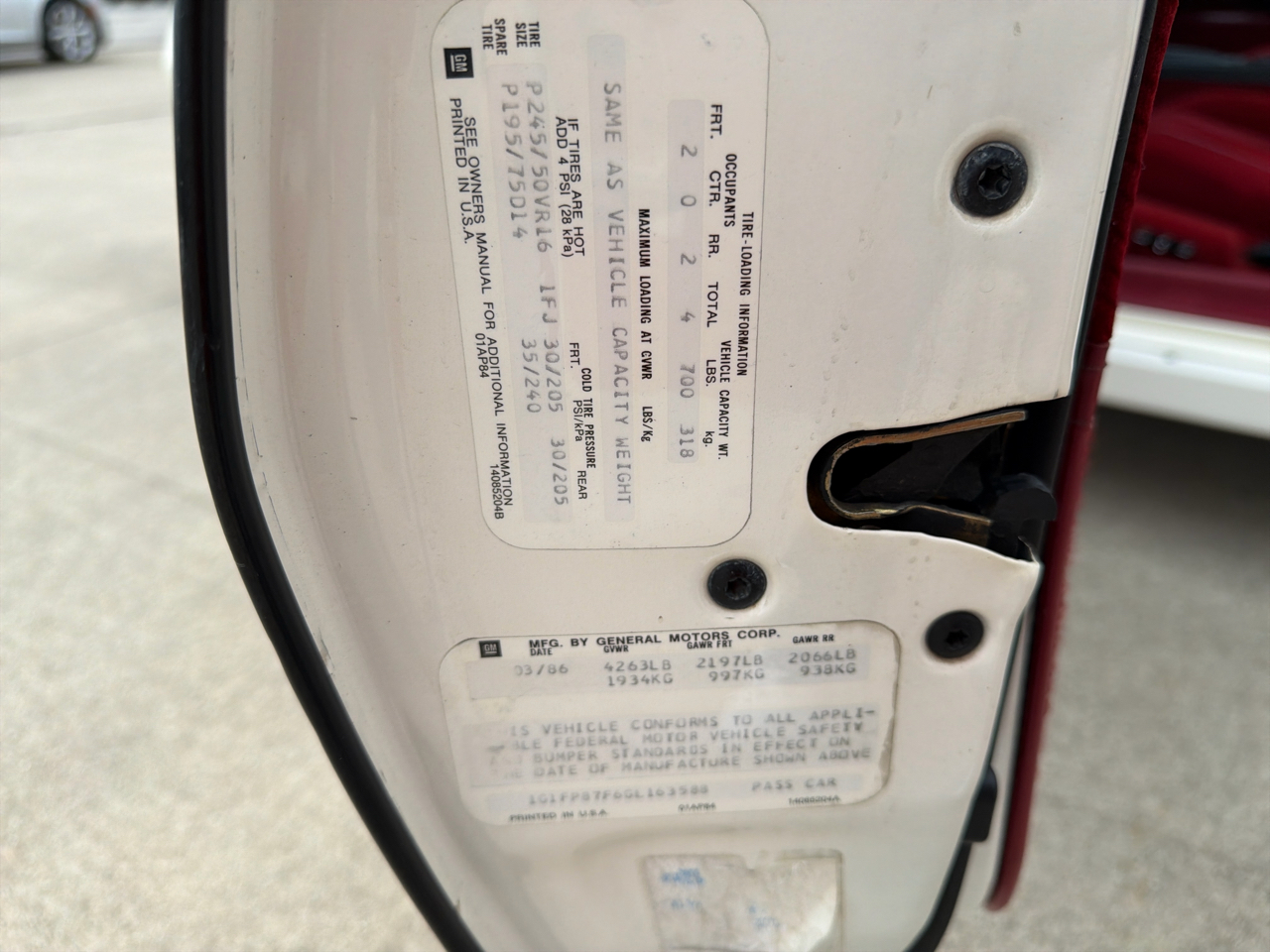 Chevrolet Camaro 2dr Coupe IROC Z 1986