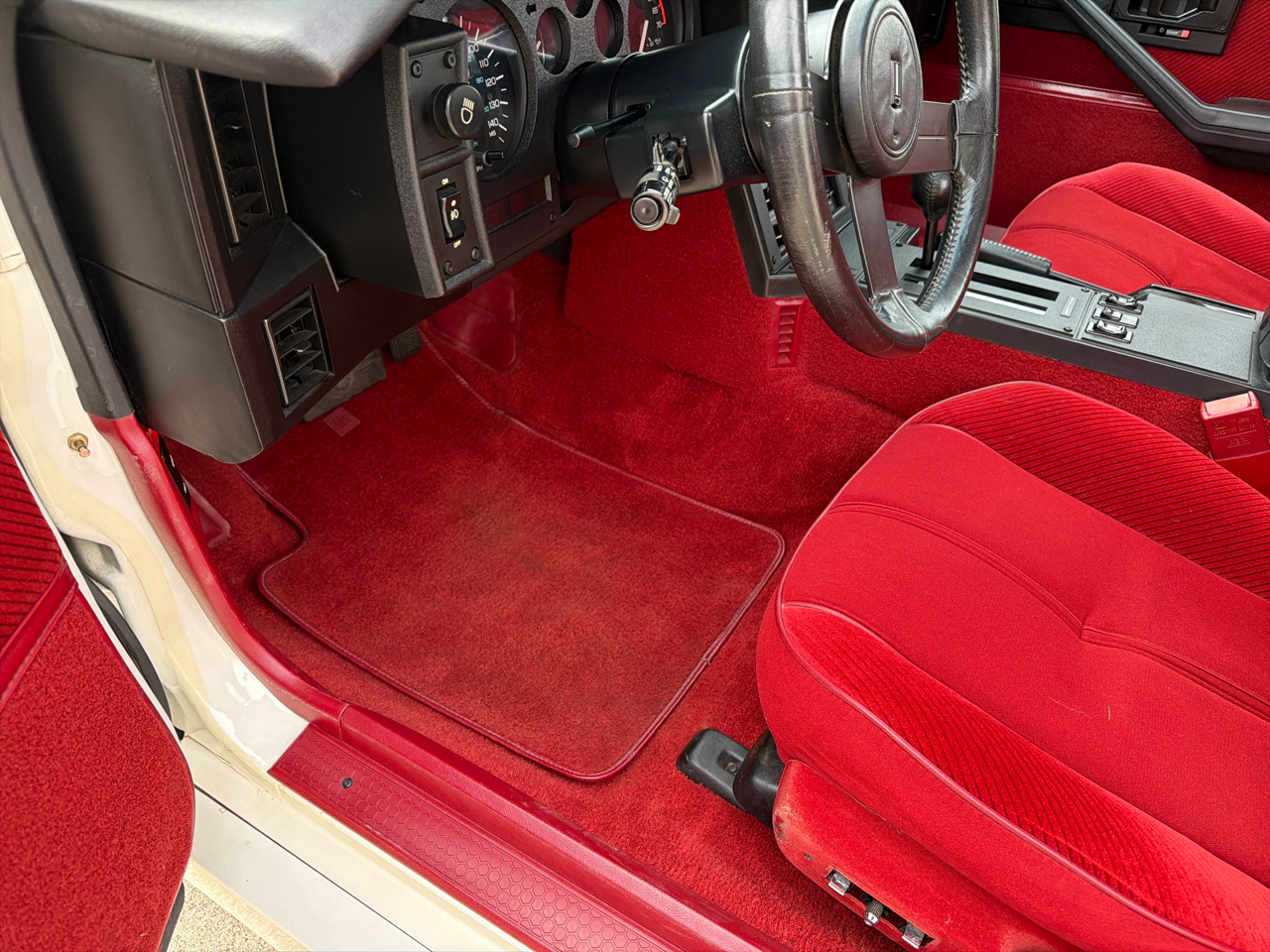 Chevrolet Camaro 2dr Coupe IROC Z 1986