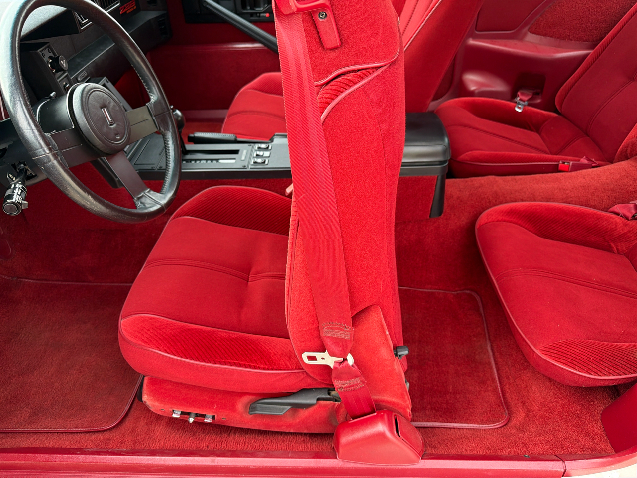 Chevrolet Camaro 2dr Coupe IROC Z 1986