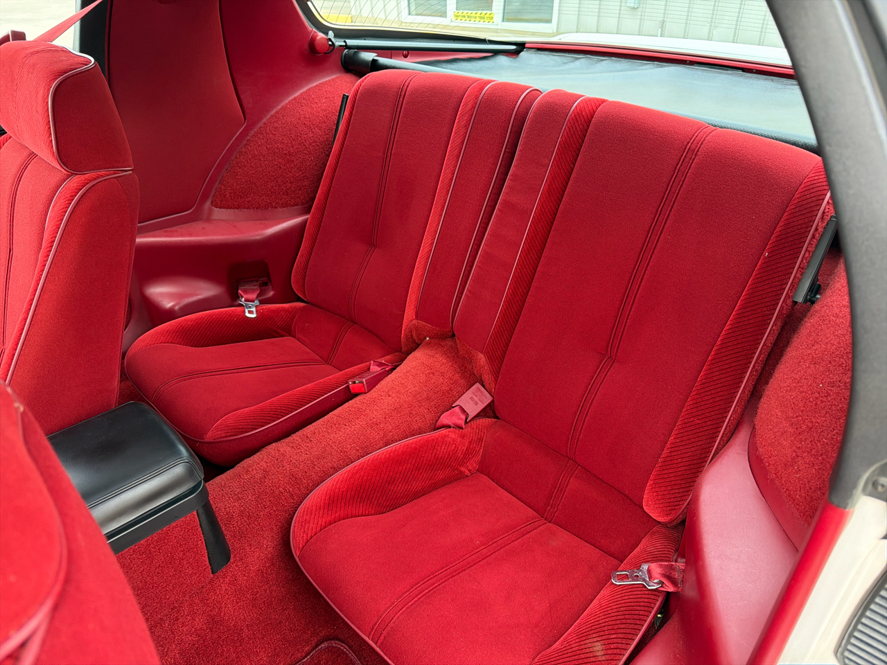 Chevrolet Camaro 2dr Coupe IROC Z 1986