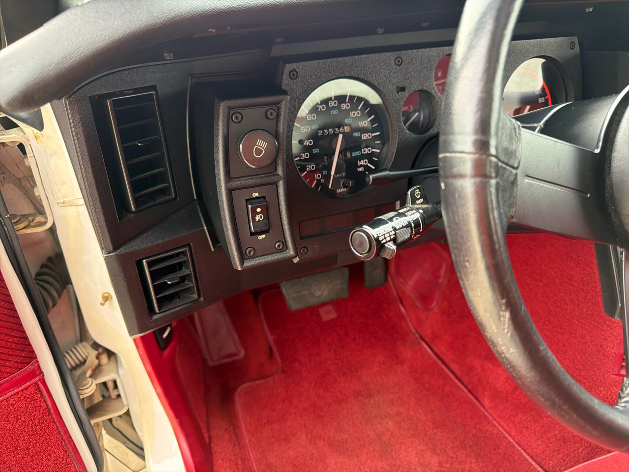 Chevrolet Camaro 2dr Coupe IROC Z 1986