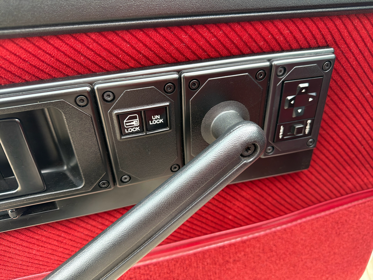 Chevrolet Camaro 2dr Coupe IROC Z 1986