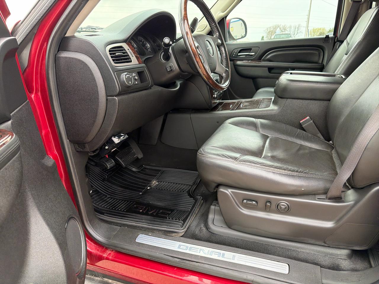 GMC Yukon Denali  2014