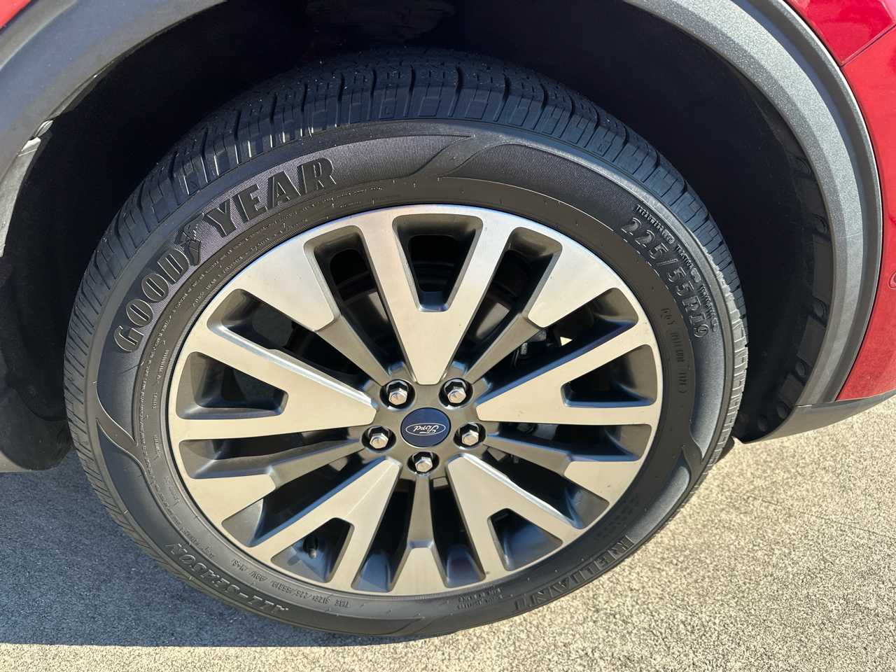 2020 Ford Escape Titanium photo 4