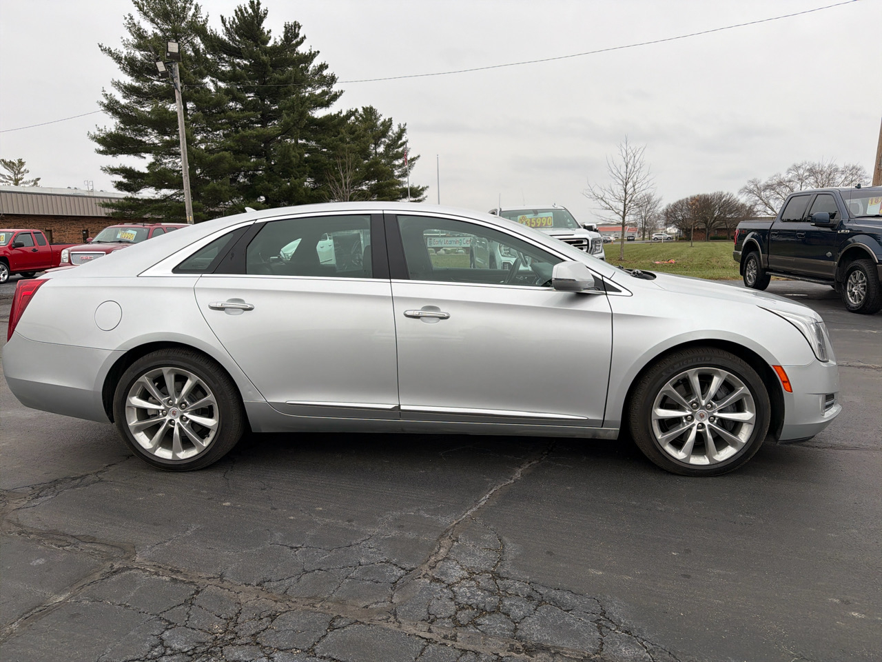 Cadillac XTS 4dr Sdn Luxury AWD 2013