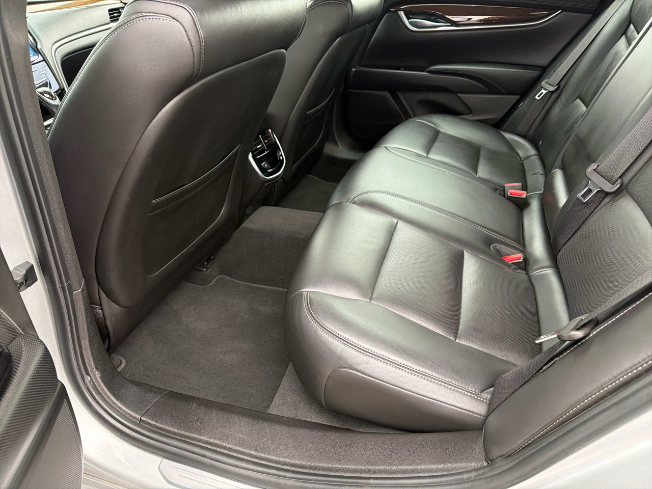 Cadillac XTS 4dr Sdn Luxury AWD 2013