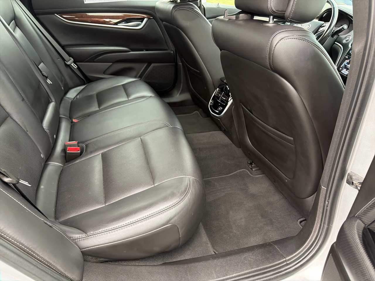 Cadillac XTS 4dr Sdn Luxury AWD 2013