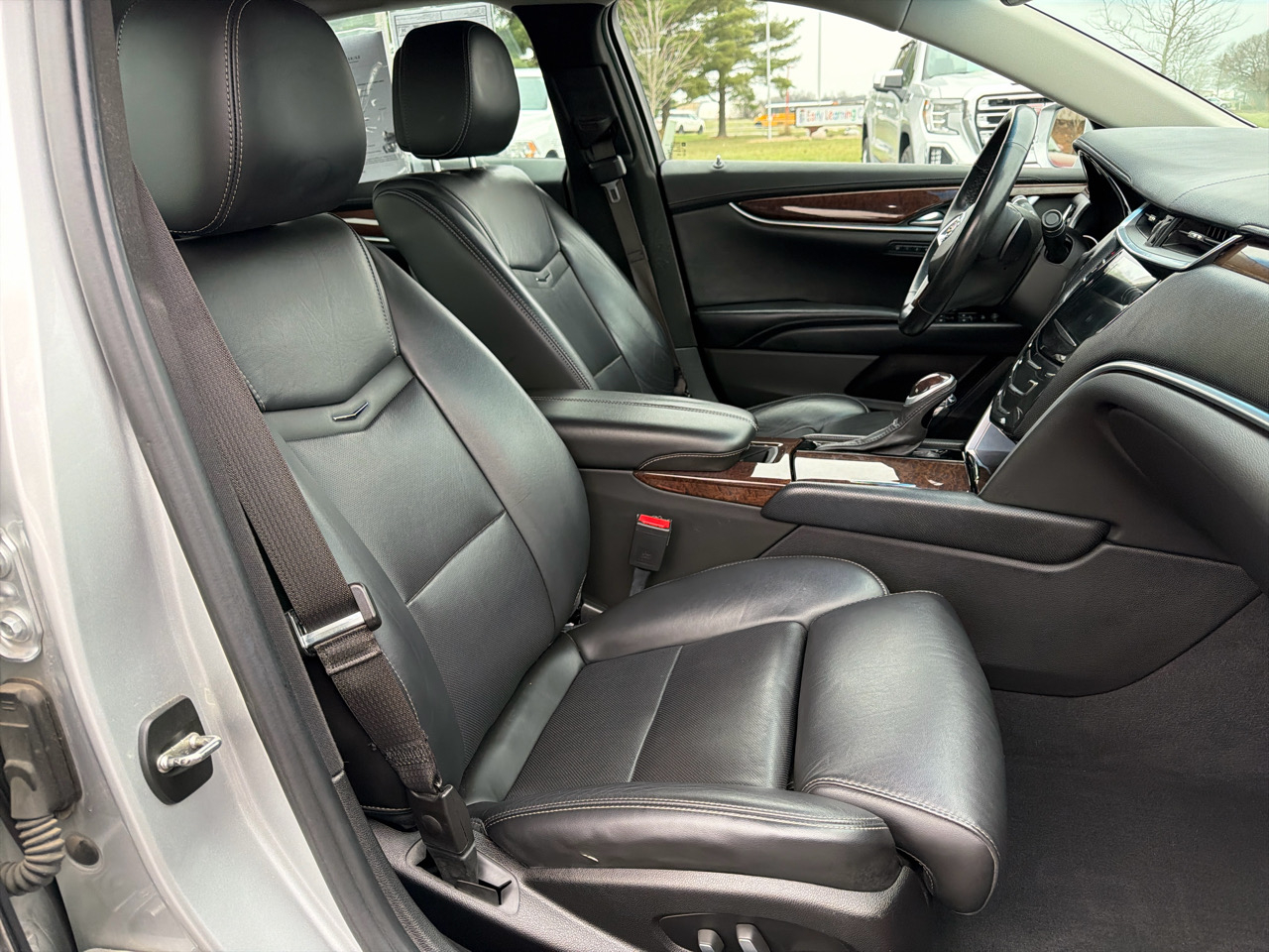 Cadillac XTS 4dr Sdn Luxury AWD 2013