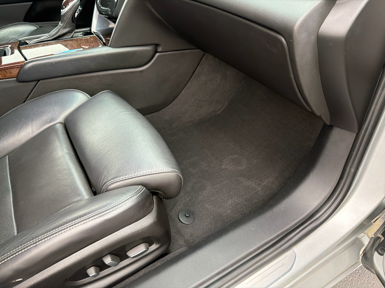 Cadillac XTS 4dr Sdn Luxury AWD 2013