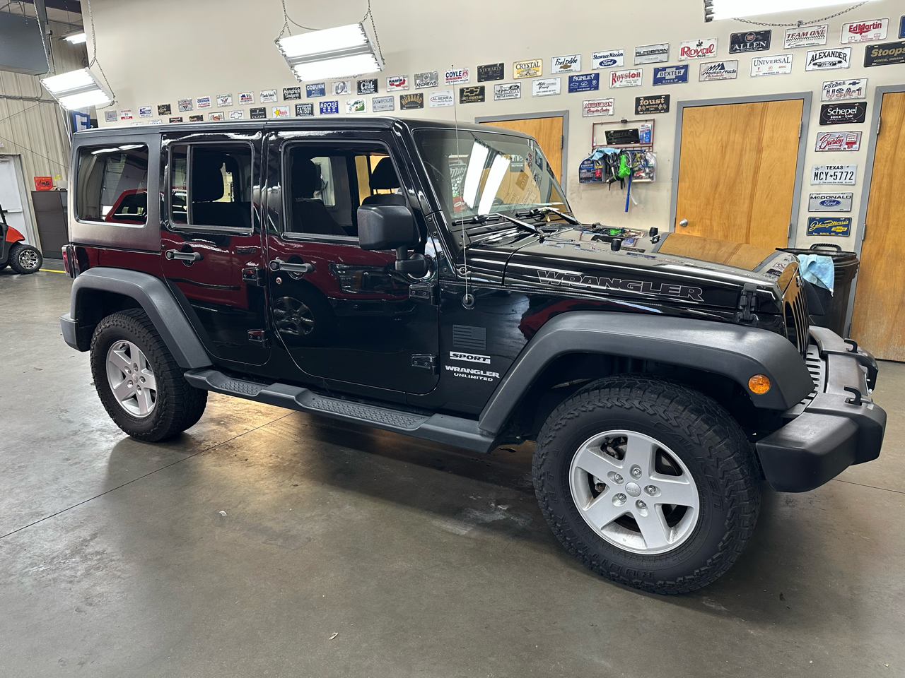 Jeep Wrangler Unlimited 4WD 4dr Sport 2016