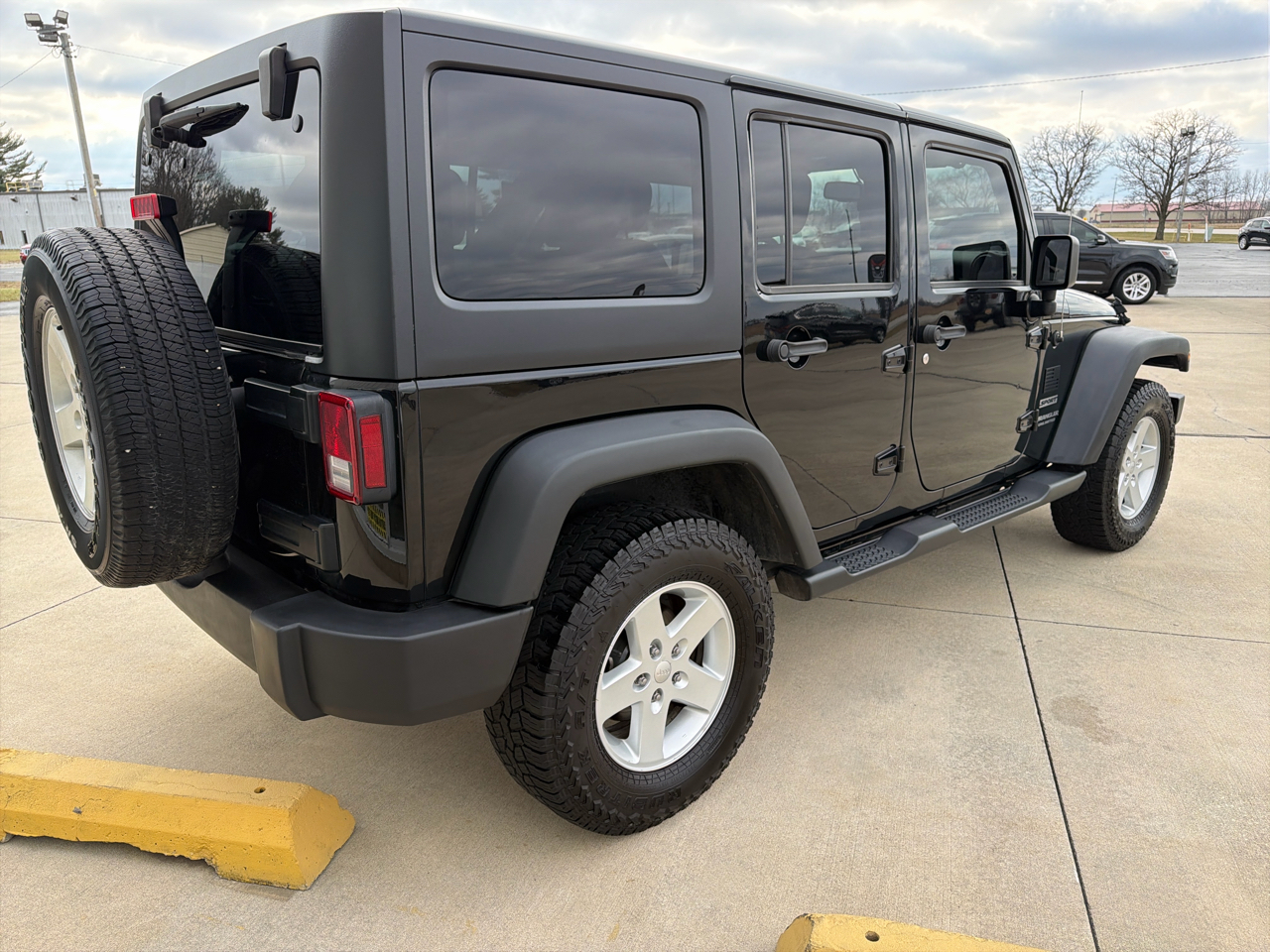 Jeep Wrangler Unlimited 4WD 4dr Sport 2016