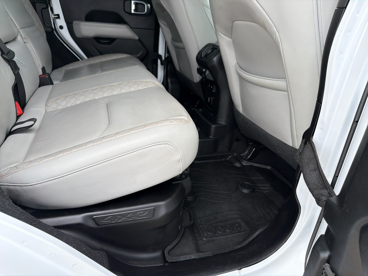 Jeep Wrangler 4xe Unlimited Sahara High Altitude 4x4 2021