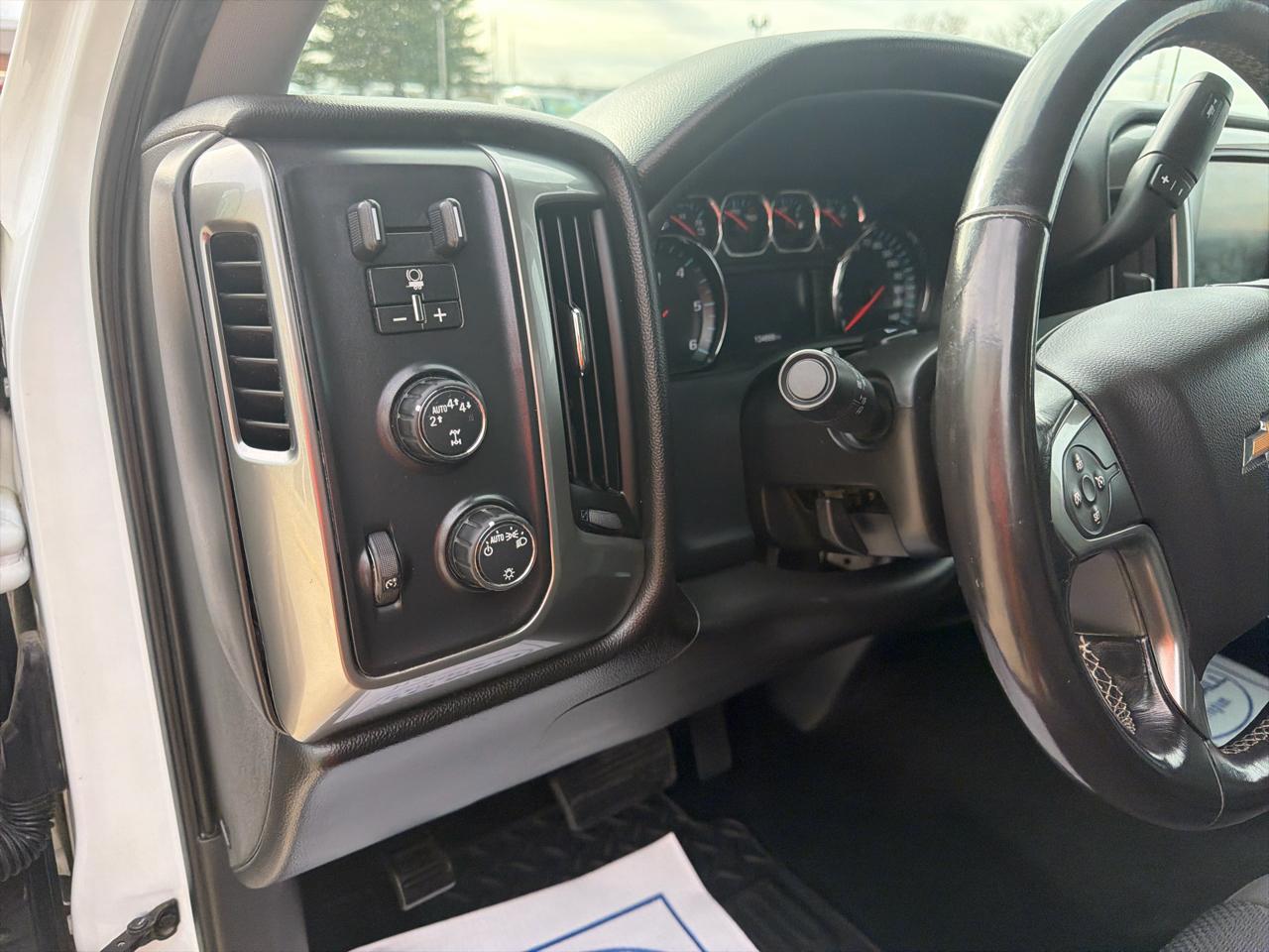 Chevrolet Silverado 1500 4WD Crew Cab 143.5" LT w/1LT 2018