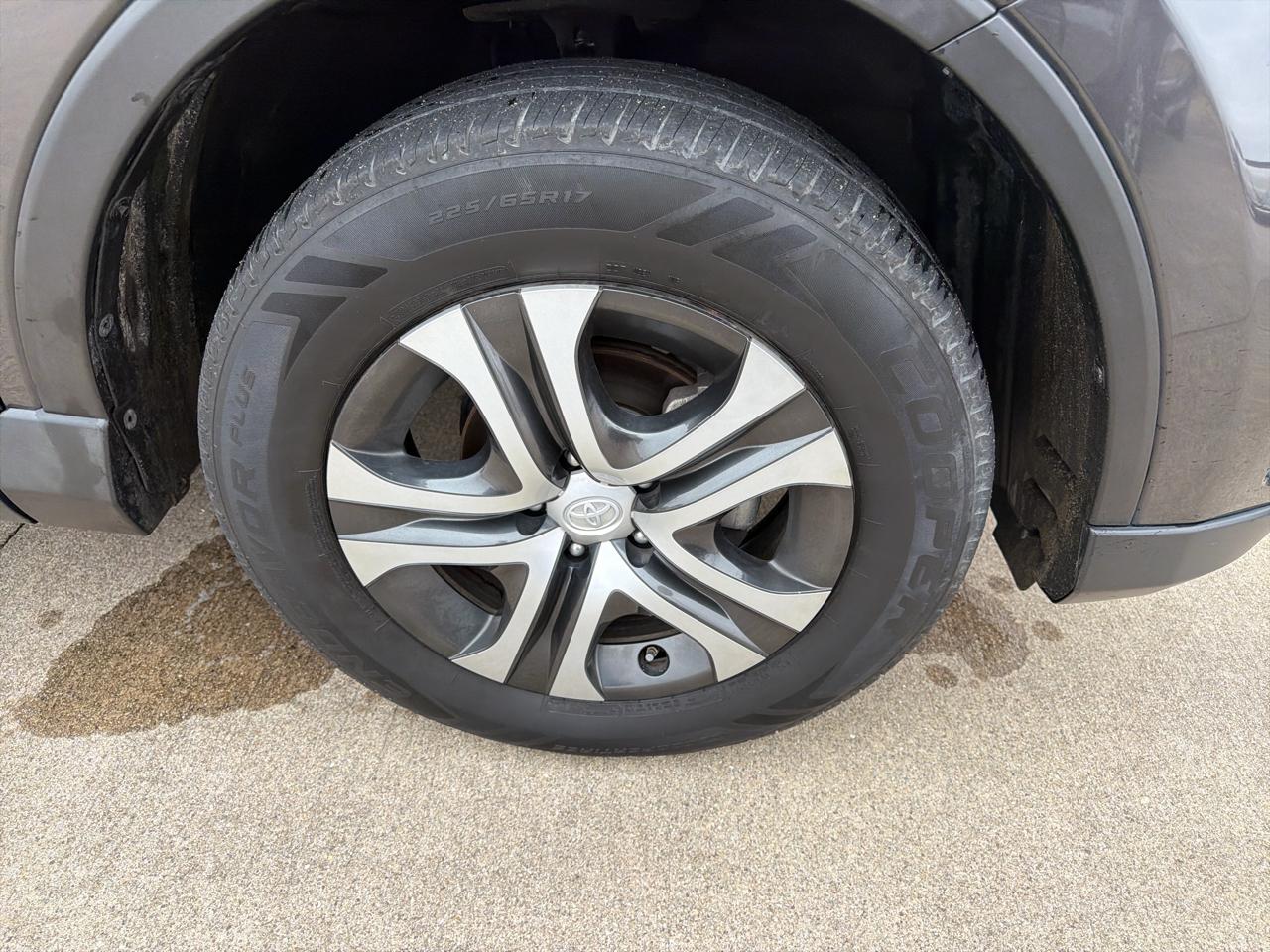 Toyota RAV4 LE AWD (Natl) 2017