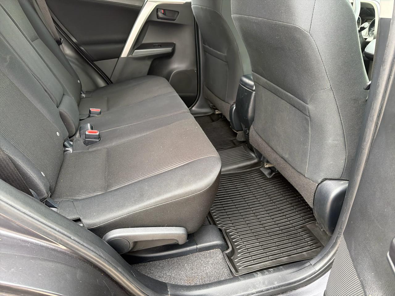 Toyota RAV4 LE AWD (Natl) 2017