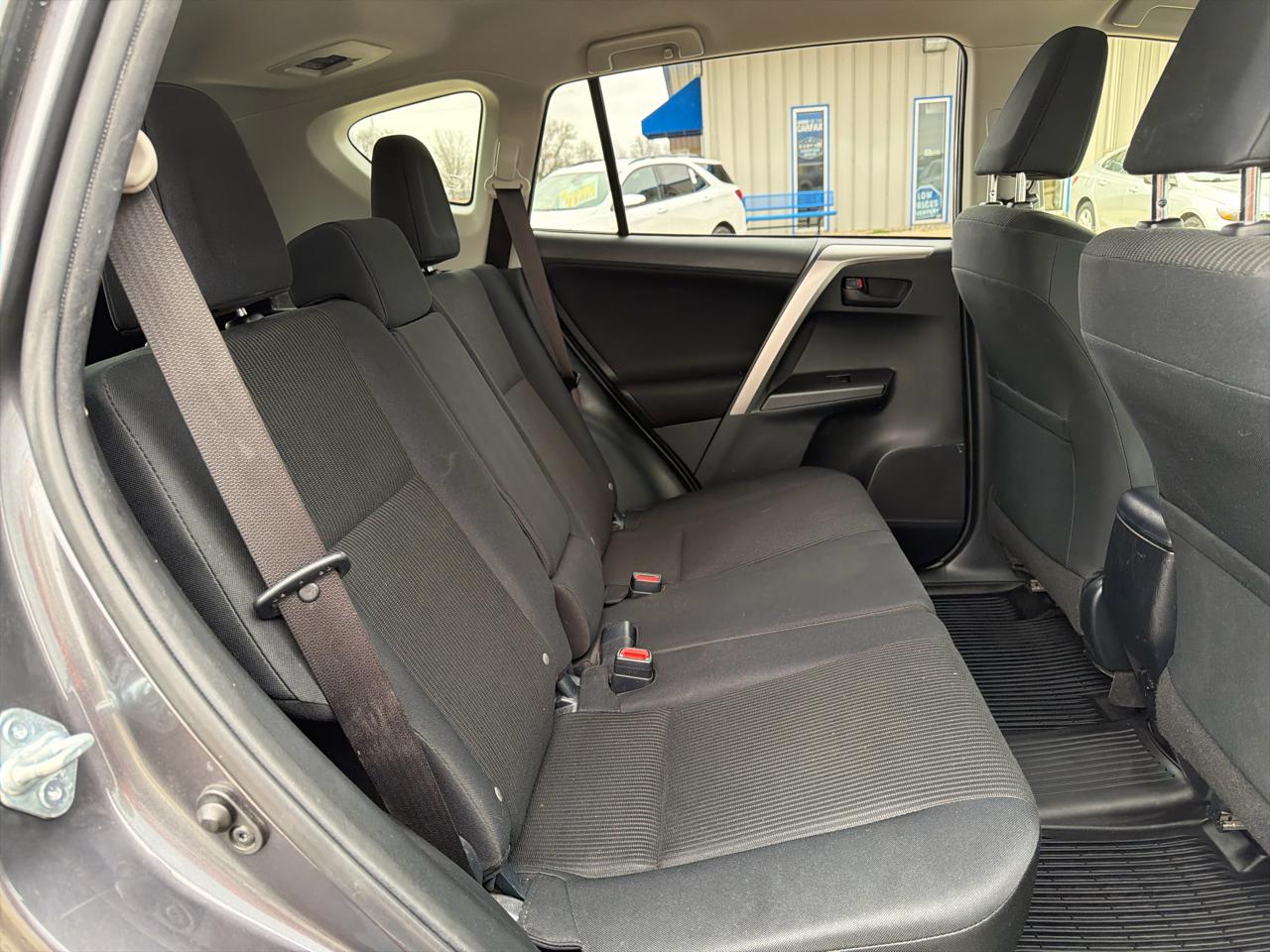 Toyota RAV4 LE AWD (Natl) 2017