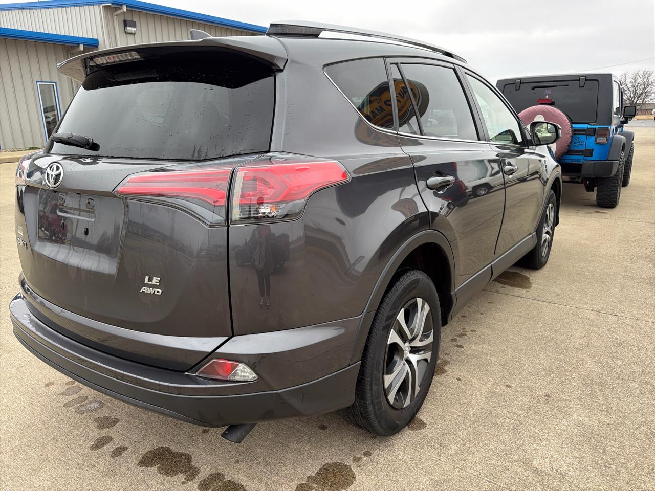 Toyota RAV4 LE AWD (Natl) 2017