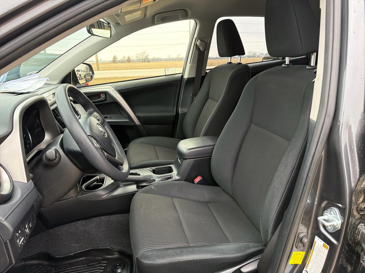 Toyota RAV4 LE AWD (Natl) 2017