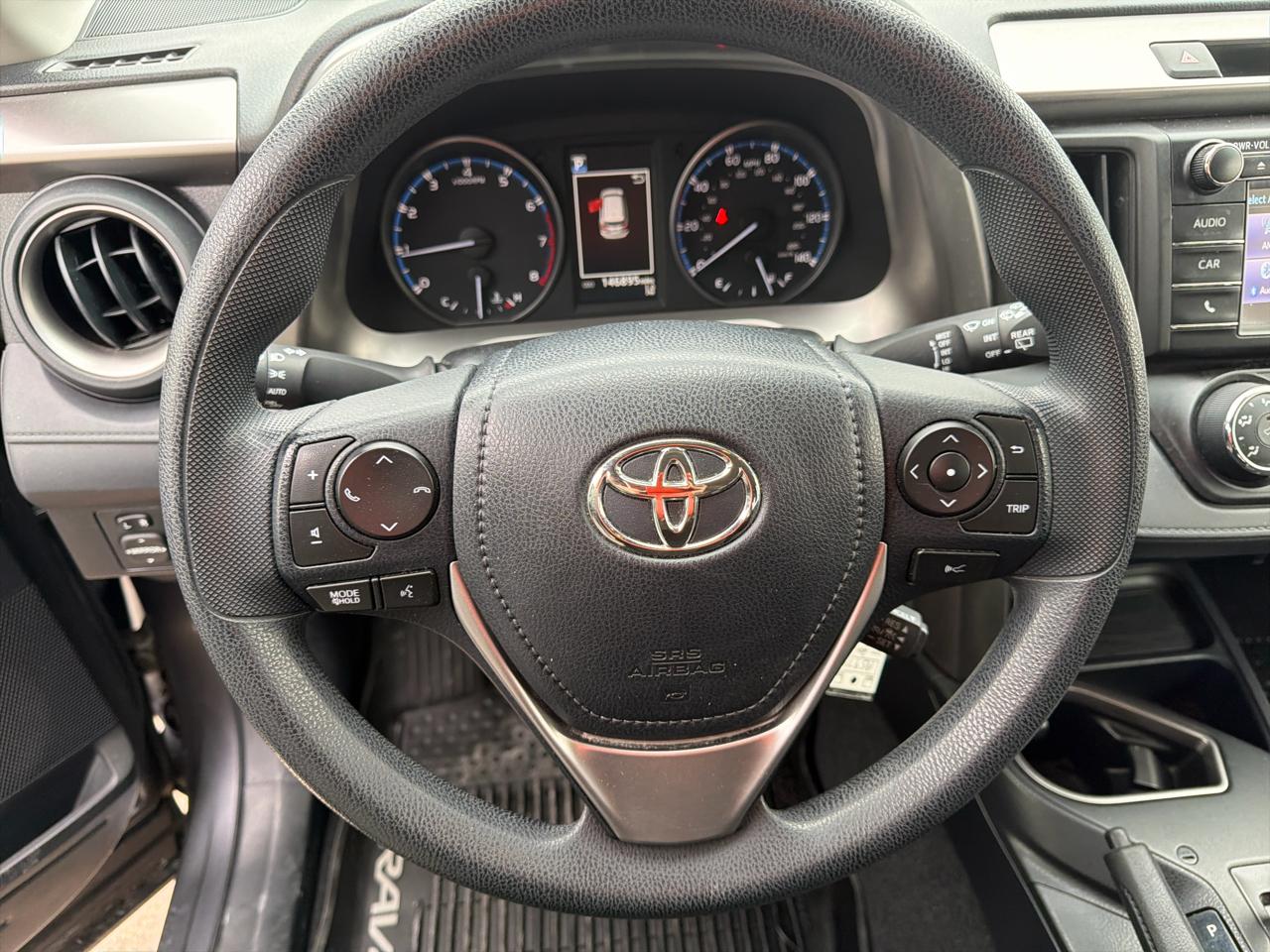 Toyota RAV4 LE AWD (Natl) 2017