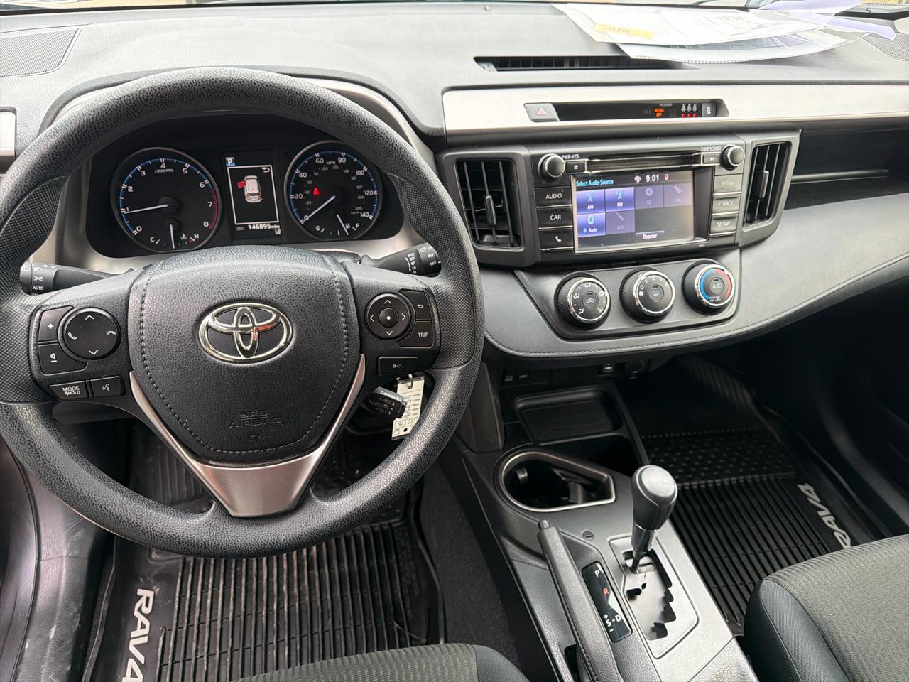 Toyota RAV4 LE AWD (Natl) 2017