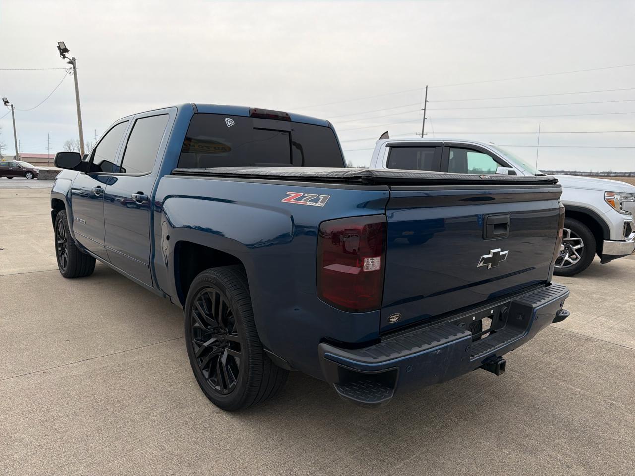 Chevrolet Silverado 1500 4WD Crew Cab 143.5" LT w/2LT 2018