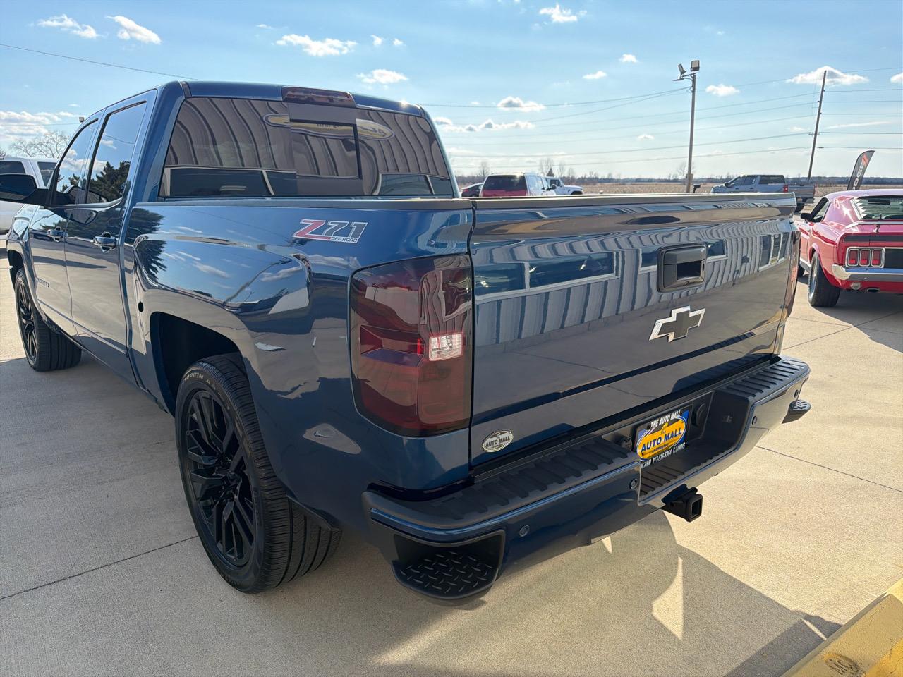 Chevrolet Silverado 1500 4WD Crew Cab 143.5" LT w/2LT 2018