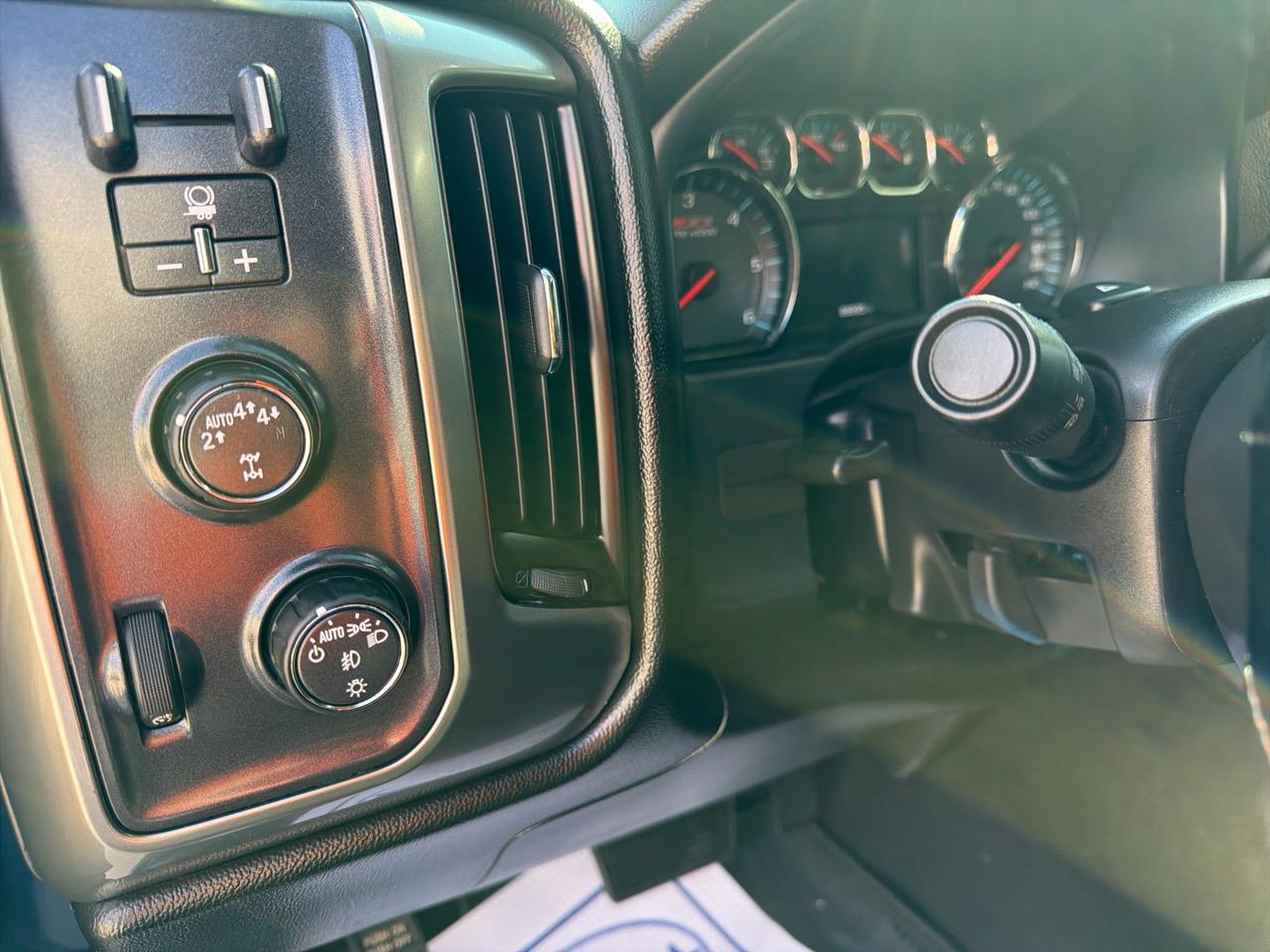 Chevrolet Silverado 1500 4WD Crew Cab 143.5" LT w/2LT 2018