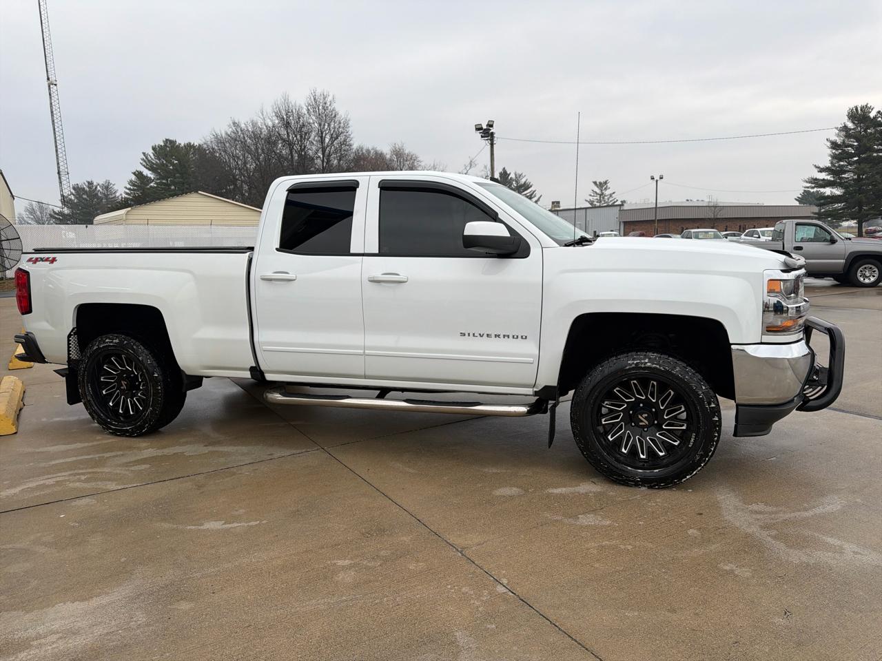 Chevrolet Silverado 1500 4WD Double Cab 143.5" LT w/1LT 2018