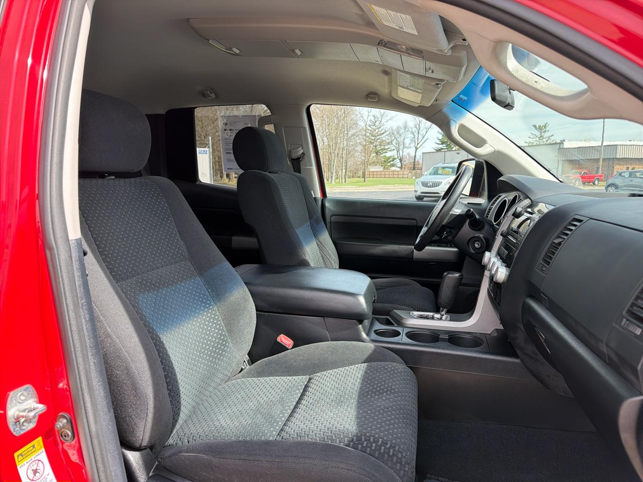 Toyota Tundra 4WD Truck Dbl 4.6L V8 6-Spd AT (Natl) 2011