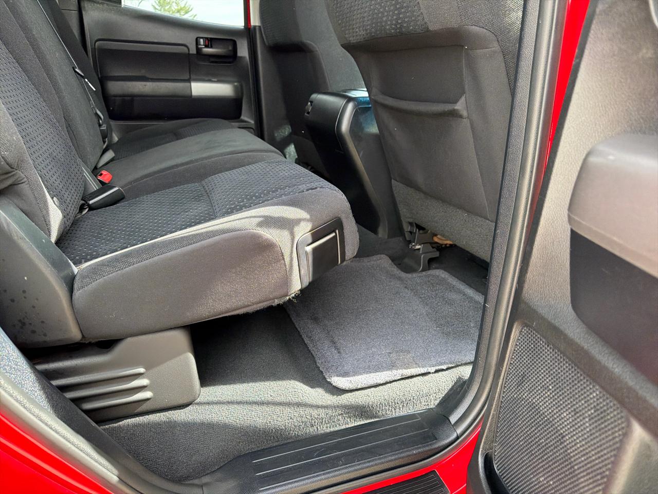 Toyota Tundra 4WD Truck Dbl 4.6L V8 6-Spd AT (Natl) 2011