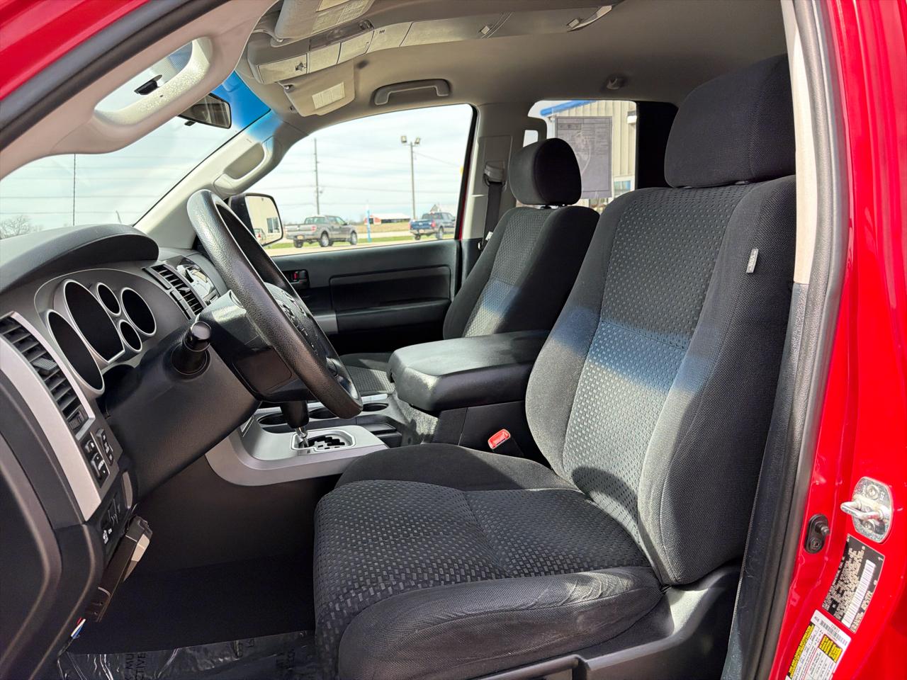 Toyota Tundra 4WD Truck Dbl 4.6L V8 6-Spd AT (Natl) 2011