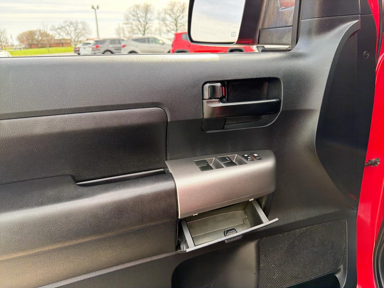 Toyota Tundra 4WD Truck Dbl 4.6L V8 6-Spd AT (Natl) 2011