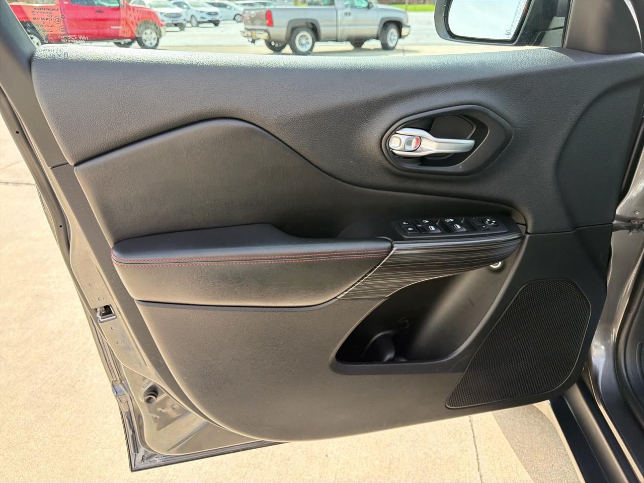 Jeep Cherokee 4WD 4dr Trailhawk 2015