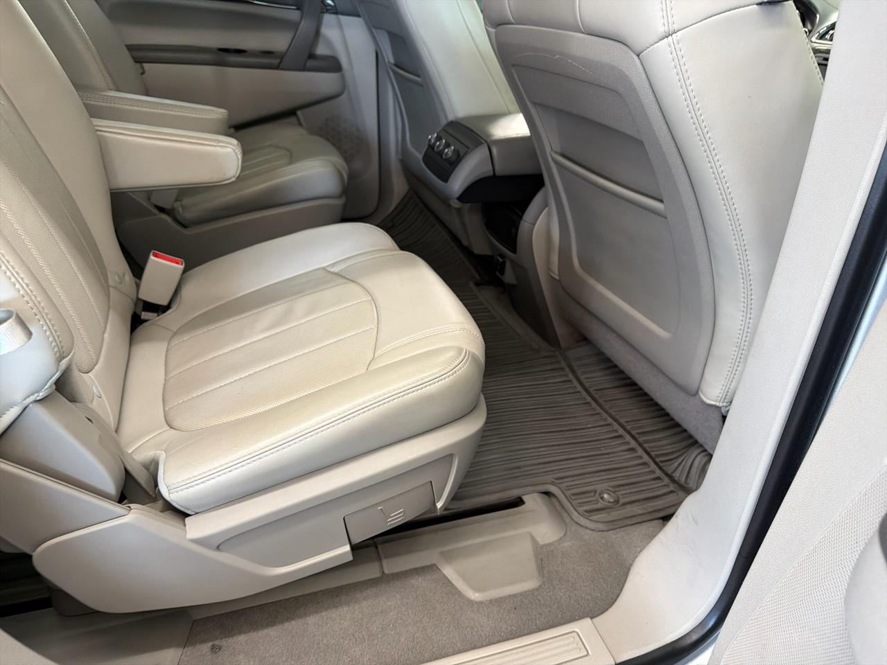 Buick Enclave FWD 4dr Leather 2014