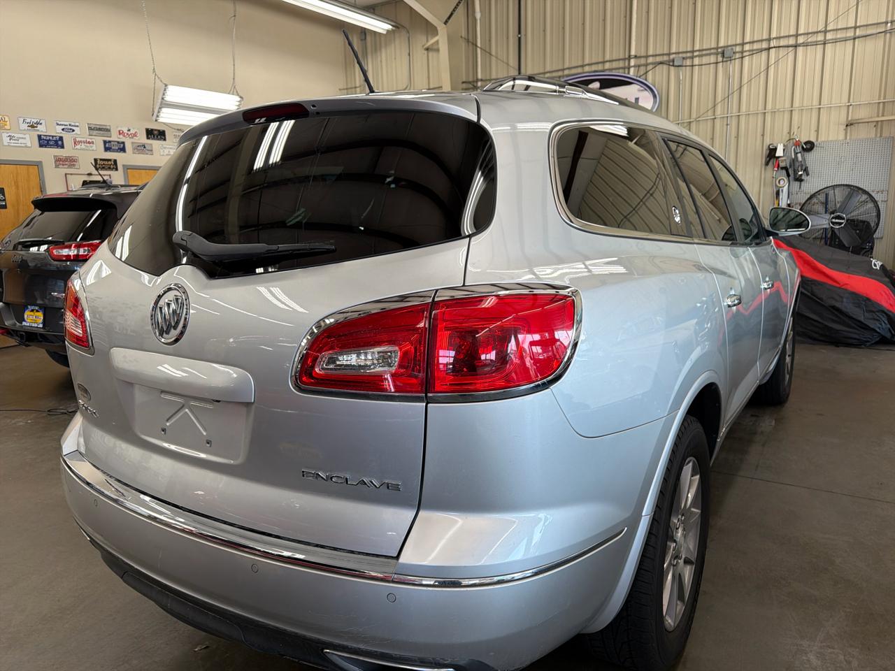 Buick Enclave FWD 4dr Leather 2014