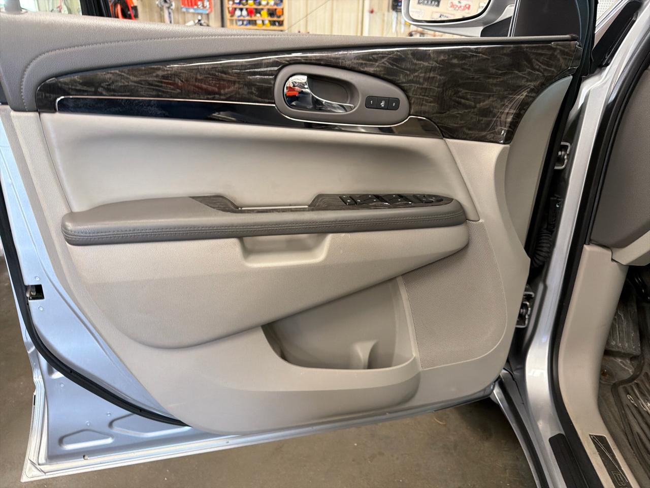 Buick Enclave FWD 4dr Leather 2014